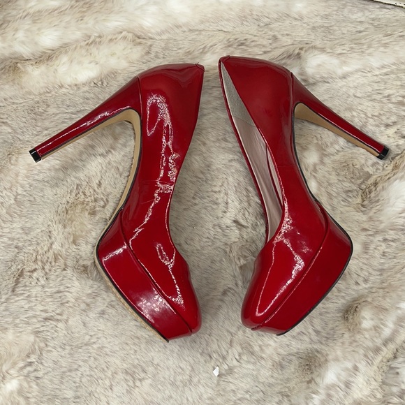 VINCE CAMUTO•HEELS - Picture 5 of 10